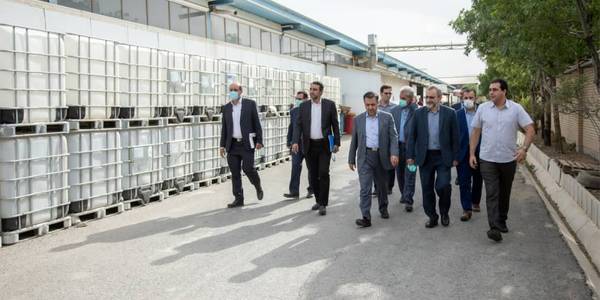 صنایع متوسط پایه رشد و سنگرهای اصلی مقاومت اقتصادی-بخش دولتی سنگ پیش پای صنایع نباشد