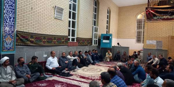 فرماندار شهرستان فراهان ونماینده مردم شهرستان های فراهان، تفرش ، آشتیان در مجلس  در برنامه دهگردشی خود با حضور در بخش خنجین با جمعی از اهالی روستاهای تابعه این بخش دیدار کردند