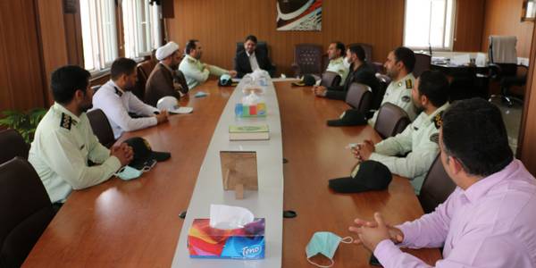 نشست صمیمی                                         :