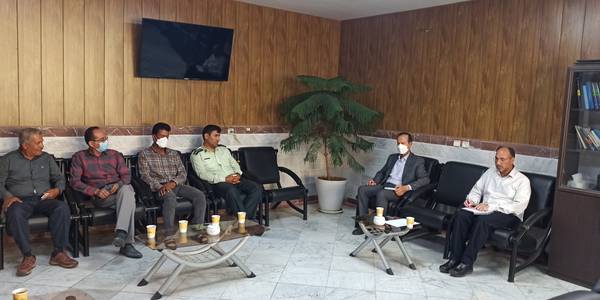 جلسه بخشدار محترم برای برطرف کردن مشکل آب شرب روستای یکه چاه