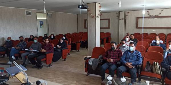 برگزاری کارگاه آموزش قوانین و مقررات ویژه دهیاری ها در بخش مرکزی شازند