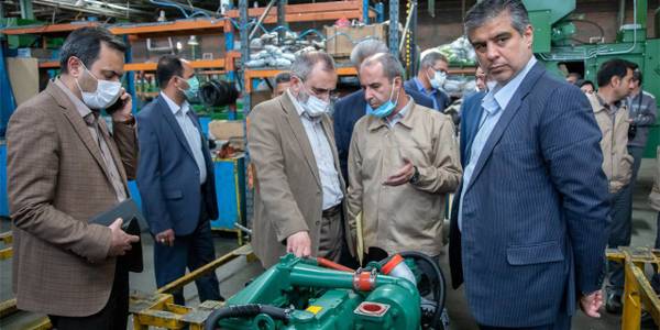 بازدید استاندار مرکزی و معاون هماهنگی امور عمرانی از شرکت کمباین‌ سازی