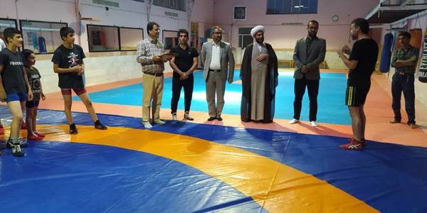 حضور در جمع کشتی گیران و تجلیل از تنی چند از پیشکسوتان و مدال آوران کشتی