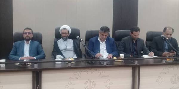 جلسه بررسی وضعیت پروژه های عمرانی اداره کل راه و شهر سازی استان مرکزی در شهرستان محلات