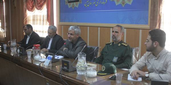 نشست هم اندیشی فرماندار و نماینده مردم خمین در مجلس با هنرمندان حوزه صنایع دستی شهرستان برگزار شد