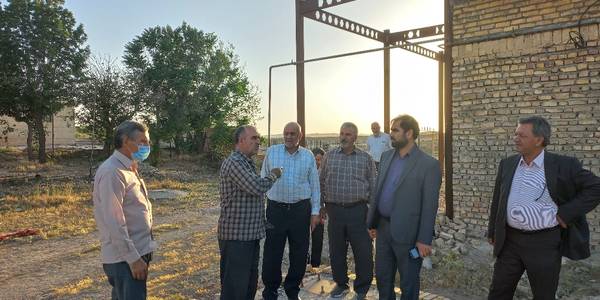 حضور فرماندار فراهان در نشست هیئت امنای امامزاده حسن الافطس روستای اسفین