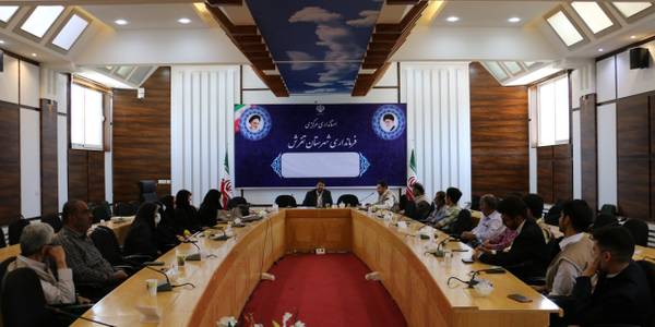 نشست صمیمی                                    :