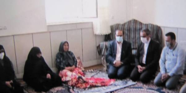 راه شهیدان ادامه دارد ..
دیدار با مادر معظم شهید والا مقام جاوید الاثر رحیم رسولی با حضور سرکار خانم مفتح زاده مدیر کل امور زنان وخانواده استانداری ، ابراهیم رستمی فرماندار ، آقای ربیعی مدیر کل بنیاد شهید و امر ایثار گران استان ، سرکار خانم آقا محمدی معاون دفتر زنان وخانواده ، قاسمی بخشدار مرکزی و رحیمی مدیر بنیادشهید و امور ایثار گران شهرستان انجام شهرستان انجام گردید .