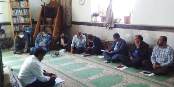 حضوردکتر کریمی نماینده مردم شریف شهرستانهای اراک، خنداب و کمیجان در مجلس شورای اسلامی به اتفاق سرپرست  بخشداری قره چای در روستای آقداش