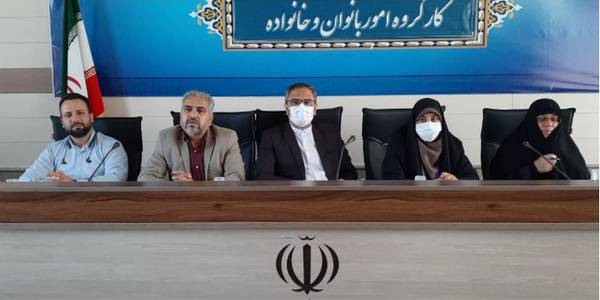 نشست هم اندیشی با سازمانهای مردم نهاد فعال در حوزه زنان، زنان هنرمند، فعالان فرهنگی، ورزشکاران ، شوراهای اسلامی، دهیاران زن در شهرستان کمیجان با حضور مدیرکل امور زنان و خانواده استانداری