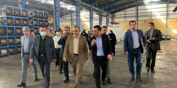 بازدید استاندار مرکزی به همراه معاون هماهنگی امور اقتصادی و توسعه منطقه ای استاندار، سرپرست فرمانداری زرندیه و جمعی از مدیران از شرکت کابل سینا در شهرک صنعتی مامونیه