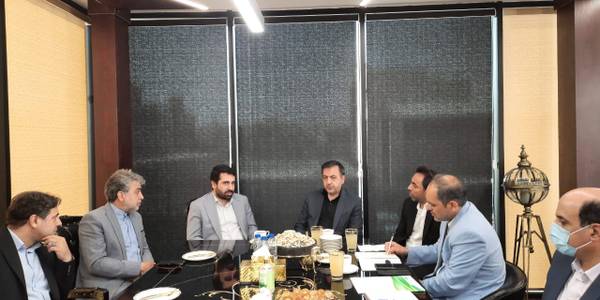 بازدید معاون هماهنگی امور اقتصادی و توسعه منطقه ای  از شرکت آیهان: