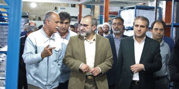 بازدید استاندار مرکزی به همراه معاون هماهنگی امور اقتصادی استاندار، سرپرست دفتر هماهنگی امور اقتصادی، سرپرست فرمانداری ساوه و جمعی از مدیران از شرکت نیکسان، واحد تولید کننده یخچال و کولر 

سه‌شنبه ۲۴ خرداد ۱۴۰۱