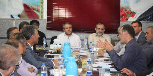 نشست بررسی مشکلات شهر آوه با حضور استاندار مرکزی، معاون هماهنگی امور اقتصادی استاندار، سرپرست فرمانداری ساوه، اعضای شورای شهر و شهردار آوه و جمعی از مدیران برگزار شد
.