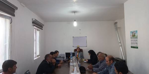 نشست شورای اسلامی و دهیار روستای فشک با فرماندار شهرستان فراهان