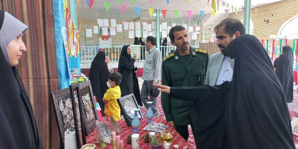 فرماندار شهرستان فراهان ، امام جمعه فرمهین و فرمانده ناحیه مقاومت بسیج شهرستان فراهان از جشنواره طرح اسوه حوزه ای حوزه مقاومت بسیج الزهرا(س) این شهرستان بازدید نمودند.
