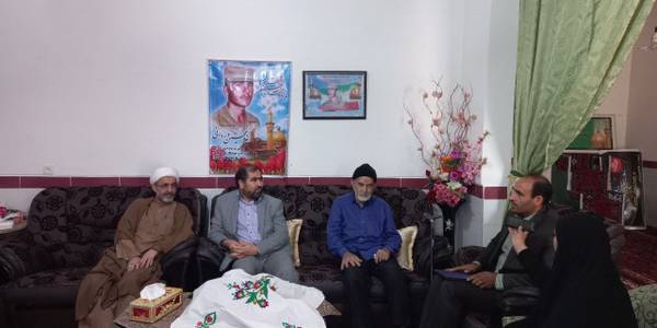 دیدار و تجلیل فرماندار شهرستان فراهان، امام جمعه فرمهین و دوخائی سرپرست بنیاد شهید و امور ایثارگران از والدین شهیدان والامقام محمدحسن نیکچه فراهانی و غلامحسین وروانی فراهانی
