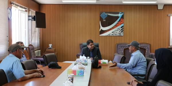 دیدار وگفتگوی اعضای شورای اسلامی و دهیار روستای نقوسان با محمدرضا رضایی سرپرست فرمانداری شهرستان تفرش و بررسی مشکلات این روستا.