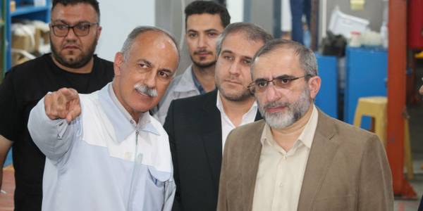 بازدید مخلص الائمه استاندار مرکزی به همراه مهدی الیاسی سرپرست فرمانداری ویژه شهرستان ساوه از شرکت نیکسان صنعت، واحد تولید کننده یخچال و کولر