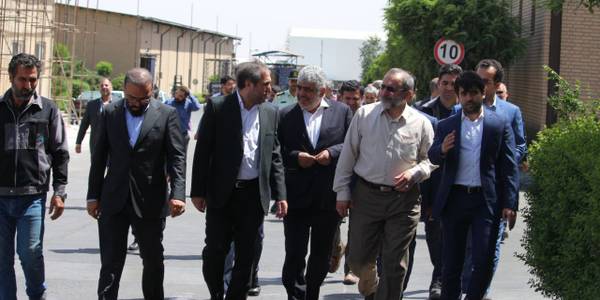 بازدید مخلص الائمه استاندار مرکزی به همراه میرزاخانی معاون هماهنگی امور اقتصادی استانداری مرکزی و مهدی الیاسی سرپرست فرمانداری ویژه شهرستان ساوه از شرکت زرین رویال