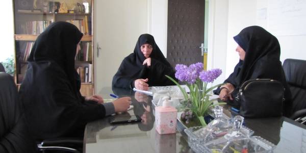 نشست  با موضوع  اشتغال زایی و توانمند زایی بانوان با حضور  سرکار خانم  مفتح زاده  مدیر کل امور زنان  وخانواده  استانداری و سرکار  خانم  مهاجرانی  در محل دفترامور زنان استانداری برگزار گردید. 1401-03-30