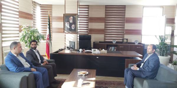 دیدار امیدی مدیرکل تعاون، کار و رفاه اجتماعی استان با فراهانی سرپرست فرمانداری شهرستان آشتیان