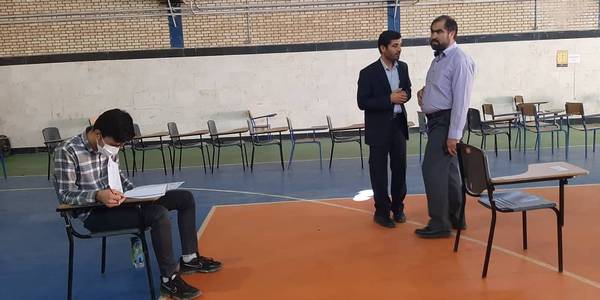 بازدید فرماندار شهرستان  فراهان و معاون آموزش متوسطه اداره کل اموزش و پرورش استان مرکزی و سرپرست آموزشو پرورش شهرستان از برگزاری آزمون ورودی دبیرستان های دوره دوم متوسطه نمونه دولتی سال تحصیلی 1402_ 1401