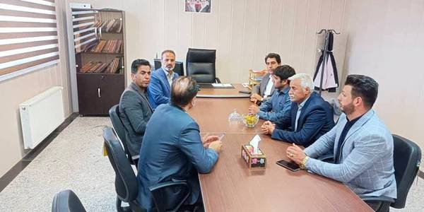 جلسه پیگیری مشکلات جاده های روستایی و مشکلات آب دامداری های شهر خشکرود