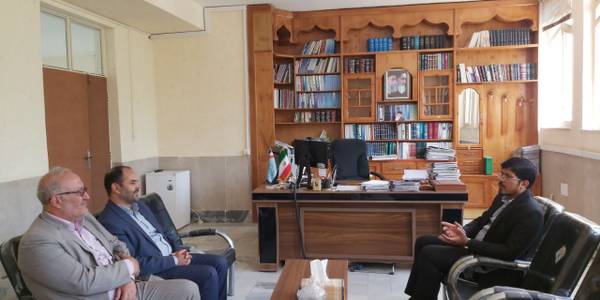 به مناسبت هفته قوه قضائیه دیدار فراهانی سرپرست فرمانداری به اتفاق نژادی مدیر آموزش و پرورش شهرستان با حسینی رئیس دادگستری و صابری دادرس شعبه دوم دادگاه عمومی شهرستان آشتیان