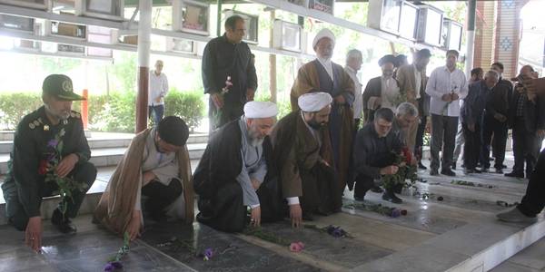 قبور مطهر شهدای شهرستان  خمین گلباران شد .