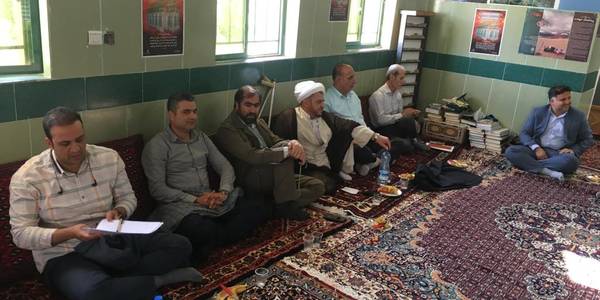 دهگردشی فرماندار شهرستان فراهان به همراه نماینده مردم شهرستانهای فراهان تفرش و آشتیان و روسای ادارات شهرستان فراهان در روستای فشک