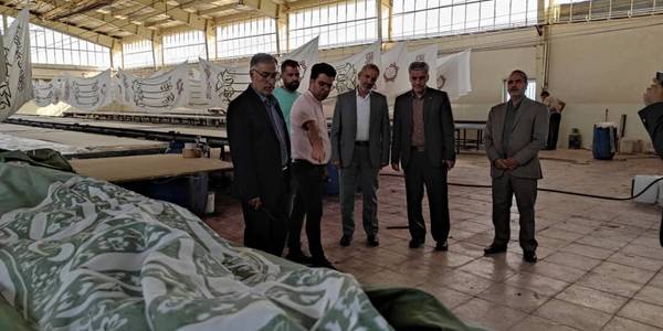 فرماندار و نماینده مردم خمین در مجلس از شرکت دیبا پرچم خمین بازدید کردند