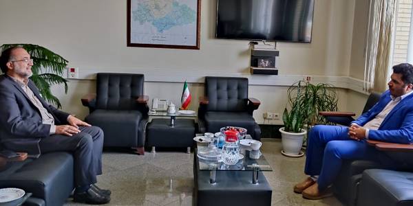 دیدار معاون پیشگیری از وقوع جرم و دبیر ستاد اقتصاد مقاومتی دادگستری کل استان مرکزی  با معاون توسعه مدیریت و منابع استانداری