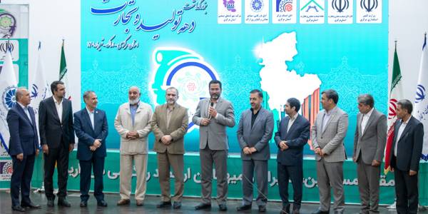 با حضور استاندار مرکزی، معاون وزیر صمت، نماینده مردم اراک، خنداب و کمیجان، معاون هماهنگی امور اقتصادی و توسعه منطقه ای  استاندار و جمعی از مدیران دولتی و بخش خصوصی، آیین بزرگداشت دهه تولید و تجارت و تجلیل از صنعتگران،  معدنکاران واصناف استان مرکزی در فرهنگسرای شهر اراک برگزار شد