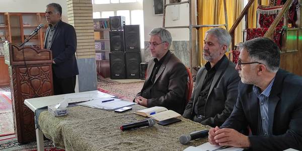 نشست بررسی مسائل و مشکلات دهستان حمزه لو شهرستان خمین برگزار شد