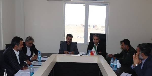 جلسه .بررسی مشکلات زیر ساختی شهرک صنعتی ساوه با حضور میرزاخانی معاون هماهنگی امور اقتصادی و توسعه منطقه ای استاندار ، فرماندار ویژه شهرستان ساوه ، سرپرست دفتر هماهنگی امور اقتصادی و مدیران مربوطه در دفتر شهر صنعتی ساوه برگزار شد