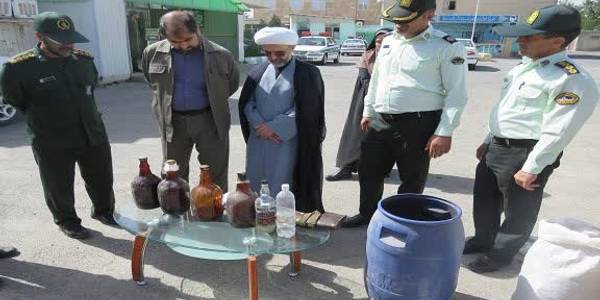 بازدیدمشترک فرماندارمحترم شهرستان و امام جمعه شهرستان 
فراهان از نمایشگاه ارتقاء امنیت اجتماعی پلیس شهرستان