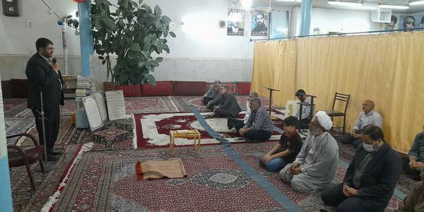 محمدرضا رضایی سرپرست فرمانداری شهرستان تفرش با حضور در مسجد قائم ال محمد شهر تفرش ضمن اقامه نماز مغرب و عشا با برخی نمازگزاران و هیات امنای این مسجد گفتگو نمودند.