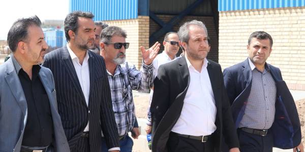 بازدید از چند واحد تولیدی با حضور میرزا خانی معاون هماهنگی امور اقتصادی و توسعه منطقه‌ای استاندار مرکزی