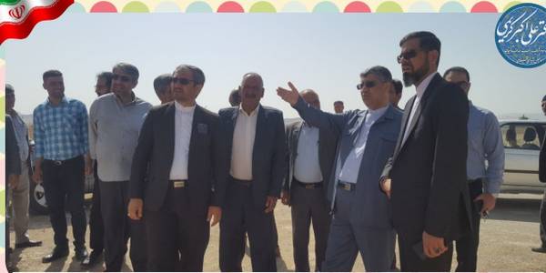 حضور دکتر علی اکبر کریمی نماینده مردم شریف شهرستان های اراک، کمیجان و خنداب در مجلس شورای اسلامی به همراه فرماندار شهرستان کمیجان،  در روستای امامزاده عباس