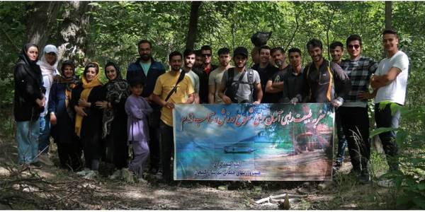 به منظور گرامیداشت هفته مبارزه با مواد مخدر همایش پیاده روی خانوادگی و طبیعت گردی در روستای گردشگری وفس انجام شد