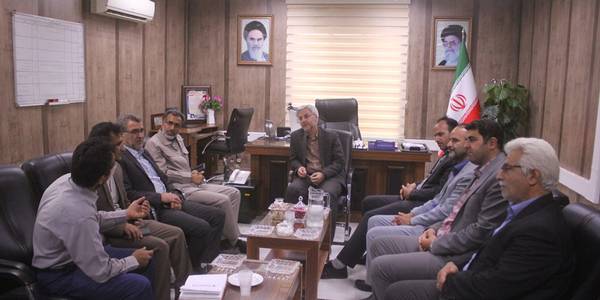 نشست مدیران کل غله و دفتر امور اقتصادی استانداری با فرماندار شهرستان خمین برگزار شد