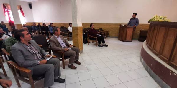 نشست دهیاران شهرستان زرندیه برگزار گردید.