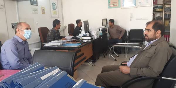 بازدید سرزده فرماندار شهرستان فراهان از اداره امور مالیاتی شهرستان