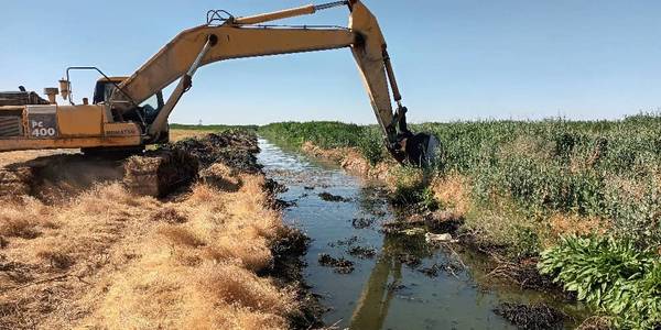 لایروبی و احداث کانال تالاب میقان اراک