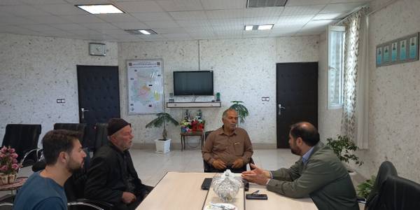 دیدار تعدادی از اهالی روستای نوده حاج نبی با آقازیارتی فرماندار شهرستان فراهان و بیان مشکلات روستا و راه حل هایی برای برطرف نمودن مشکلات انجام گردید