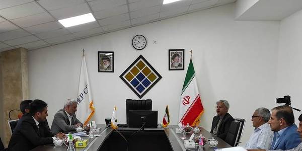 فرماندار و نماینده مردم خمین در مجلس از شرکت مانا انرژی پاک بازدید کردند