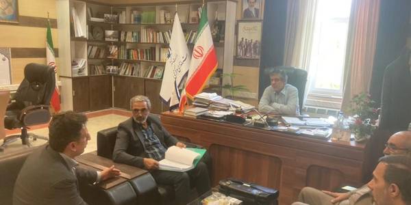 جلسه بررسی و رفع موانع صدور سند مالکیت اورژانس سوانح سوختگی اراک برگزار گردید.