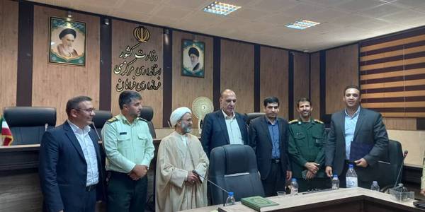 تقدیر و تشکر از مهدی فراهانی مسئول  راهداری و حمل و نقل جاده‌ای شهرستان فراهان به عنوان مدیر برتر شهرستان فراهان