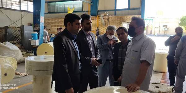 معاون فرماندار شهرستان فراهان به همراه مشاور کسب و کار ( واحد‌های تولیدی) در کلینیک کسب و کار استان ، مدیر صنعت، معدن و تجارت شهرستان ، مدیر شرکت شهرکهای صنعتی و رییس بیمه تامین اجتماعی شهرستان   از واحد های  تولیدی پارس تاپکو تولید کننده ورق های فیلتر خودرو و واحد تولیدی بازدید نمووند